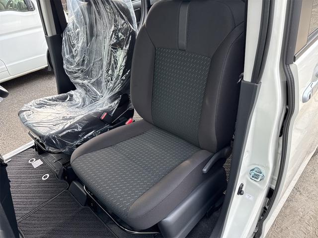 ルーミー カスタムG 登録済未使用車 ディスプレイオーディオ パノラミックビューモニター コンフォートパッケージ フルセグTV HDMI USB 純正フロアマット 両側電動スライドドア LEDヘッドライト シートヒーター(13枚目)