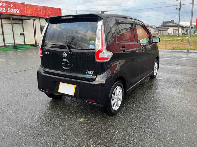 デイズ ハイウェイスター　Ｘ　４ＷＤ　車検Ｒ８年７月まで　ＥＴＣ　全周囲カメラ　ナビ　ＴＶ　衝突被害軽減システム　オートマチックハイビーム　オートライト　スマートキー　アイドリングストップ　電動格納ミラー　シートヒーター　ベンチシート（2枚目）