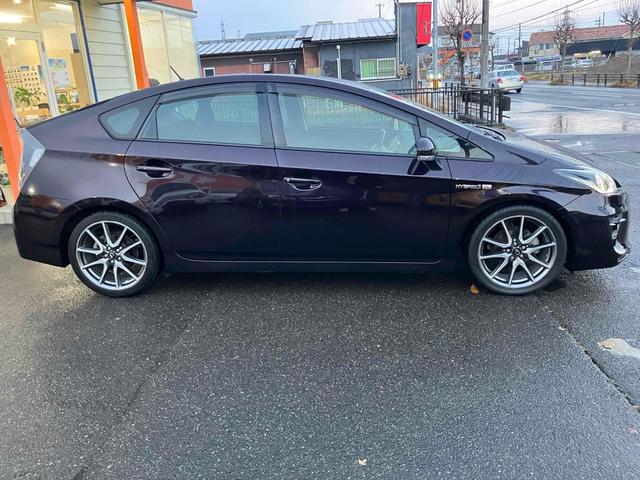 プリウス Ｓツーリングセレクション・Ｇ’ｓ　ＥＴＣ　バックカメラ　ナビ　ＴＶ　アルミホイール　オートライト　ＨＩＤ　ＣＶＴ　スマートキー　電動格納ミラー　盗難防止システム　パワーシート　ＣＤ　衝突安全ボディ　ＡＢＳ　エアコン　パワーステアリング（13枚目）