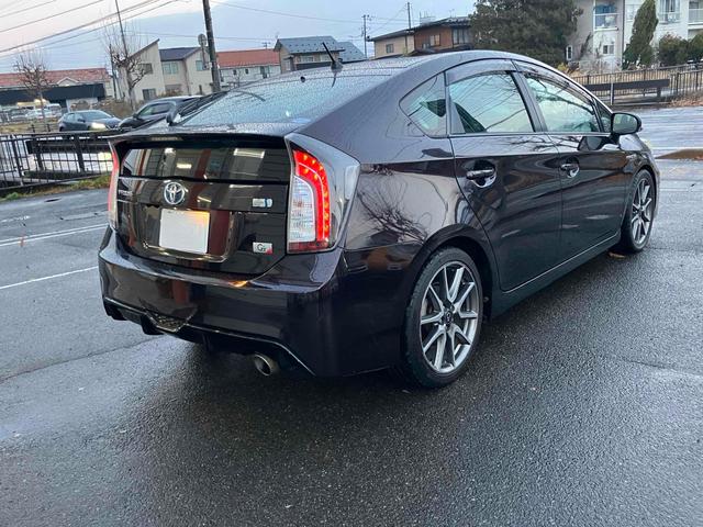 プリウス Ｓツーリングセレクション・Ｇ’ｓ　ＥＴＣ　バックカメラ　ナビ　ＴＶ　アルミホイール　オートライト　ＨＩＤ　ＣＶＴ　スマートキー　電動格納ミラー　盗難防止システム　パワーシート　ＣＤ　衝突安全ボディ　ＡＢＳ　エアコン　パワーステアリング（14枚目）