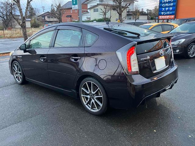 プリウス Ｓツーリングセレクション・Ｇ’ｓ　ＥＴＣ　バックカメラ　ナビ　ＴＶ　アルミホイール　オートライト　ＨＩＤ　ＣＶＴ　スマートキー　電動格納ミラー　盗難防止システム　パワーシート　ＣＤ　衝突安全ボディ　ＡＢＳ　エアコン　パワーステアリング（16枚目）