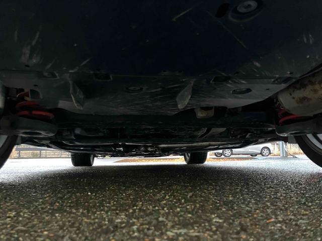 プリウス Ｓツーリングセレクション・Ｇ’ｓ　ＥＴＣ　バックカメラ　ナビ　ＴＶ　アルミホイール　オートライト　ＨＩＤ　ＣＶＴ　スマートキー　電動格納ミラー　盗難防止システム　パワーシート　ＣＤ　衝突安全ボディ　ＡＢＳ　エアコン　パワーステアリング（28枚目）