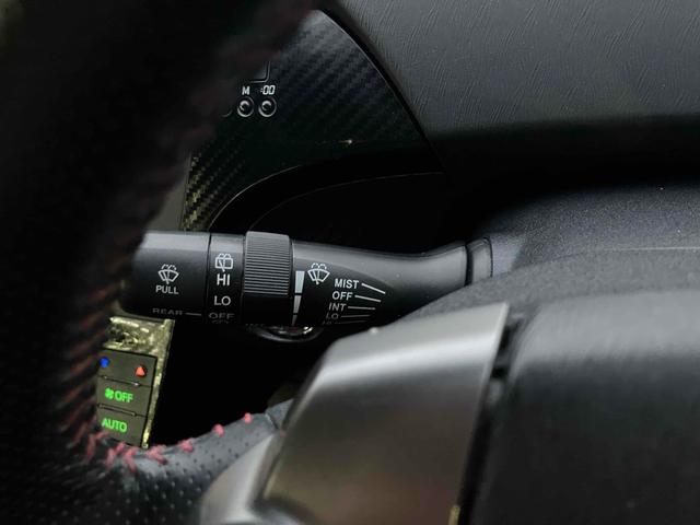 プリウス Ｓツーリングセレクション・Ｇ’ｓ　ＥＴＣ　バックカメラ　ナビ　ＴＶ　アルミホイール　オートライト　ＨＩＤ　ＣＶＴ　スマートキー　電動格納ミラー　盗難防止システム　パワーシート　ＣＤ　衝突安全ボディ　ＡＢＳ　エアコン　パワーステアリング（30枚目）