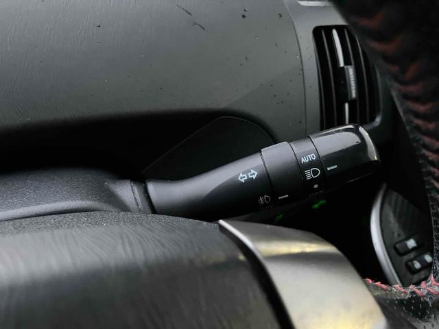 プリウス Ｓツーリングセレクション・Ｇ’ｓ　ＥＴＣ　バックカメラ　ナビ　ＴＶ　アルミホイール　オートライト　ＨＩＤ　ＣＶＴ　スマートキー　電動格納ミラー　盗難防止システム　パワーシート　ＣＤ　衝突安全ボディ　ＡＢＳ　エアコン　パワーステアリング（31枚目）