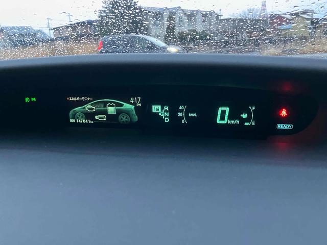 プリウス Ｓツーリングセレクション・Ｇ’ｓ　ＥＴＣ　バックカメラ　ナビ　ＴＶ　アルミホイール　オートライト　ＨＩＤ　ＣＶＴ　スマートキー　電動格納ミラー　盗難防止システム　パワーシート　ＣＤ　衝突安全ボディ　ＡＢＳ　エアコン　パワーステアリング（32枚目）