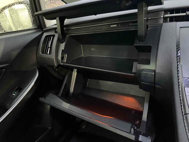 プリウス Ｓツーリングセレクション・Ｇ’ｓ　ＥＴＣ　バックカメラ　ナビ　ＴＶ　アルミホイール　オートライト　ＨＩＤ　ＣＶＴ　スマートキー　電動格納ミラー　盗難防止システム　パワーシート　ＣＤ　衝突安全ボディ　ＡＢＳ　エアコン　パワーステアリング（35枚目）