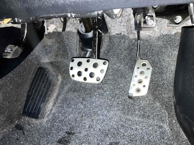 プリウス Ｓツーリングセレクション・Ｇ’ｓ　ＥＴＣ　バックカメラ　ナビ　ＴＶ　アルミホイール　オートライト　ＨＩＤ　ＣＶＴ　スマートキー　電動格納ミラー　盗難防止システム　パワーシート　ＣＤ　衝突安全ボディ　ＡＢＳ　エアコン　パワーステアリング（38枚目）