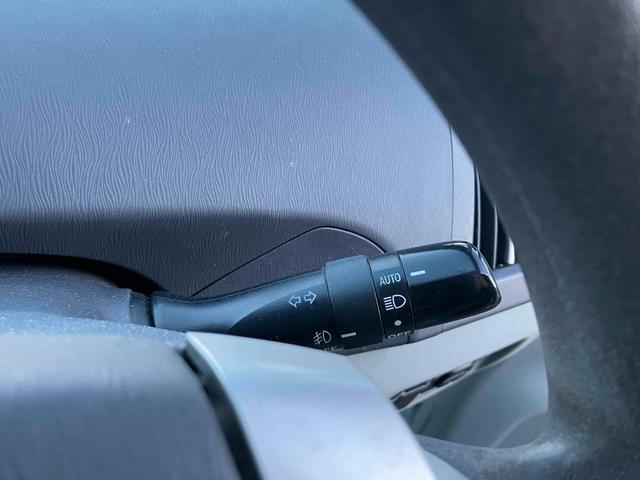 プリウス Ｓ　ドライブレコーダー　ＥＴＣ　バックカメラ　ナビ　ＴＶ　アルミホイール　オートライト　ＣＶＴ　スマートキー　電動格納ミラー　盗難防止システム　ＣＤ　ＤＶＤ再生　ミュージックプレイヤー接続可（9枚目）
