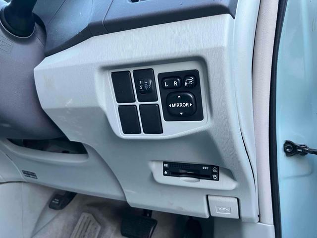 プリウス Ｓ　ドライブレコーダー　ＥＴＣ　バックカメラ　ナビ　ＴＶ　アルミホイール　オートライト　ＣＶＴ　スマートキー　電動格納ミラー　盗難防止システム　ＣＤ　ＤＶＤ再生　ミュージックプレイヤー接続可（10枚目）