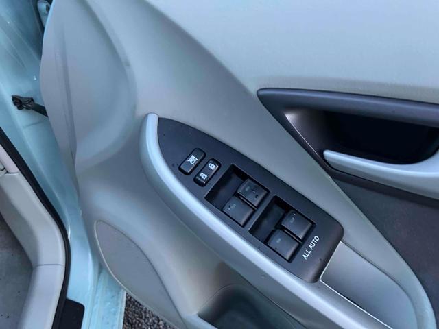 プリウス Ｓ　ドライブレコーダー　ＥＴＣ　バックカメラ　ナビ　ＴＶ　アルミホイール　オートライト　ＣＶＴ　スマートキー　電動格納ミラー　盗難防止システム　ＣＤ　ＤＶＤ再生　ミュージックプレイヤー接続可（11枚目）