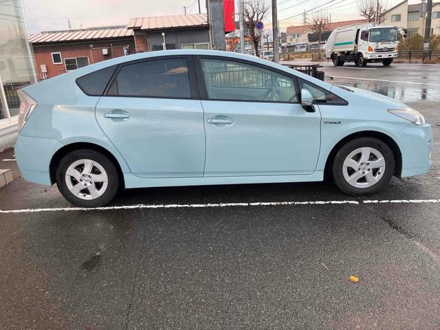 プリウス Ｓ　ドライブレコーダー　ＥＴＣ　バックカメラ　ナビ　ＴＶ　アルミホイール　オートライト　ＣＶＴ　スマートキー　電動格納ミラー　盗難防止システム　ＣＤ　ＤＶＤ再生　ミュージックプレイヤー接続可（14枚目）