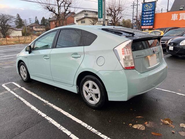 プリウス Ｓ　ドライブレコーダー　ＥＴＣ　バックカメラ　ナビ　ＴＶ　アルミホイール　オートライト　ＣＶＴ　スマートキー　電動格納ミラー　盗難防止システム　ＣＤ　ＤＶＤ再生　ミュージックプレイヤー接続可（17枚目）