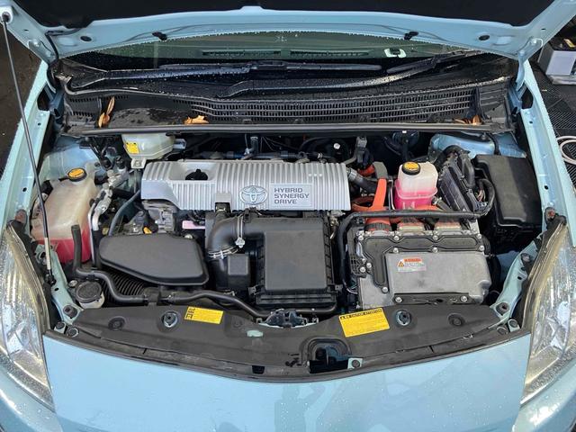 プリウス Ｓ　ドライブレコーダー　ＥＴＣ　バックカメラ　ナビ　ＴＶ　アルミホイール　オートライト　ＣＶＴ　スマートキー　電動格納ミラー　盗難防止システム　ＣＤ　ＤＶＤ再生　ミュージックプレイヤー接続可（19枚目）