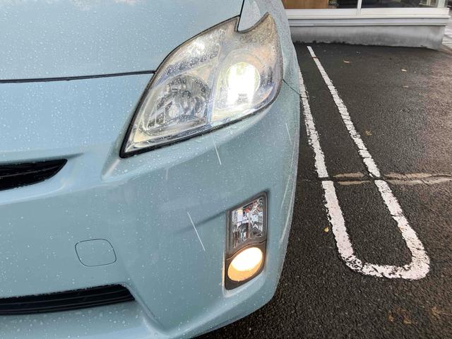 プリウス Ｓ　ドライブレコーダー　ＥＴＣ　バックカメラ　ナビ　ＴＶ　アルミホイール　オートライト　ＣＶＴ　スマートキー　電動格納ミラー　盗難防止システム　ＣＤ　ＤＶＤ再生　ミュージックプレイヤー接続可（23枚目）