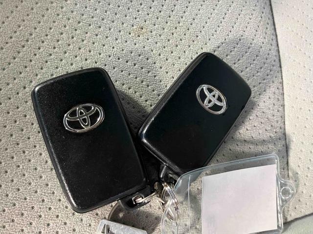 プリウス Ｓ　ドライブレコーダー　ＥＴＣ　バックカメラ　ナビ　ＴＶ　アルミホイール　オートライト　ＣＶＴ　スマートキー　電動格納ミラー　盗難防止システム　ＣＤ　ＤＶＤ再生　ミュージックプレイヤー接続可（33枚目）