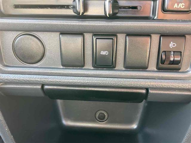 キャリイトラック ＫＣエアコン・パワステ　４ＷＤ　ＭＴ　アルミホイール　エアコン　パワーステアリング　運転席エアバッグ（5枚目）