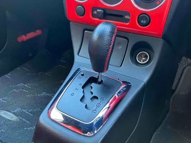 シフトレバー。ぜひ一度お客様の目で確認してください。