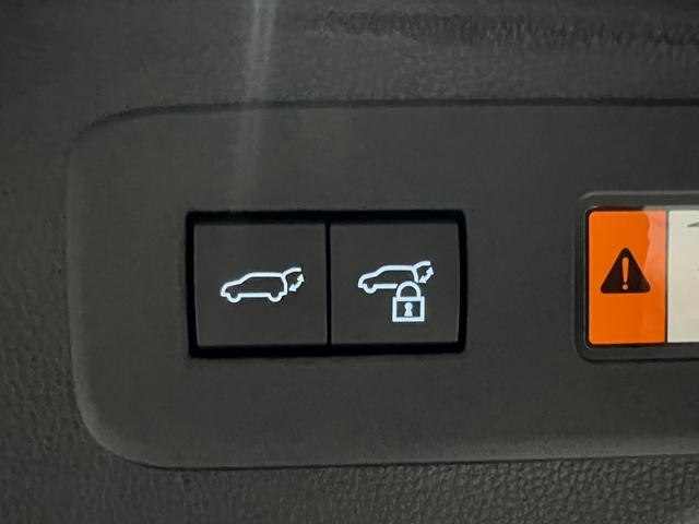 ランドクルーザー２５０ ＶＸファーストエディション　ＬＥＤヘッドライト　丸眼ＬＥＤヘッド　シートエアコン　クルーズコントロール　禁煙　エアコン　衝突軽減ブレーキ　３列シート　Ｐシート　Ｗエアコン　全周囲カメラ　ムーンルーフ　スマートキー　本革シート（22枚目）