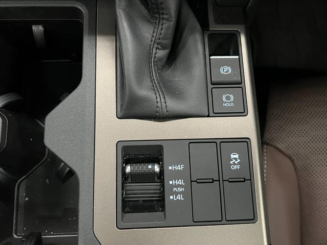 ランドクルーザー２５０ ＶＸファーストエディション　ＬＥＤヘッドライト　丸眼ＬＥＤヘッド　シートエアコン　クルーズコントロール　禁煙　エアコン　衝突軽減ブレーキ　３列シート　Ｐシート　Ｗエアコン　全周囲カメラ　ムーンルーフ　スマートキー　本革シート（42枚目）