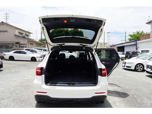 大きく開くリアゲートは荷物の積み下ろしもし易いです