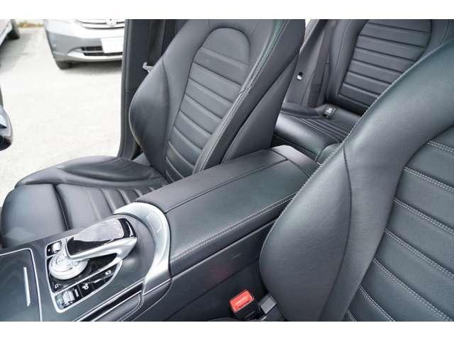 アームレストも本革仕様