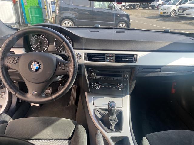 ３シリーズ ３２０ｉ　Ｍスポーツ　左ハンドル　６ＭＴ　社外マフラー（12枚目）