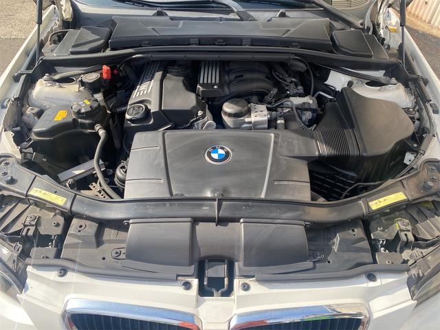 ３シリーズ ３２０ｉ　Ｍスポーツ　左ハンドル　６ＭＴ　社外マフラー（14枚目）