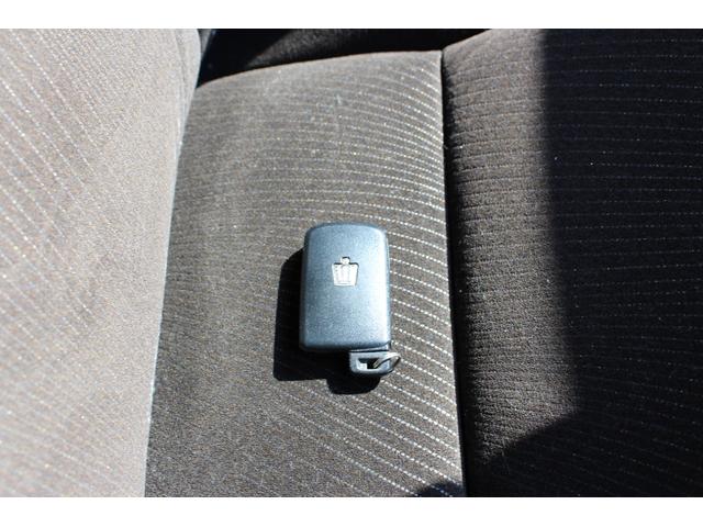 クラウン ロイヤル　オートクルーズコントロール　バックカメラ　アルミホイール　オートライト　ＨＩＤ　ＡＴ　スマートキー　電動格納ミラー　盗難防止システム　衝突安全ボディ　ＡＢＳ　ＥＳＣ　エアコン　パワーステアリング（22枚目）