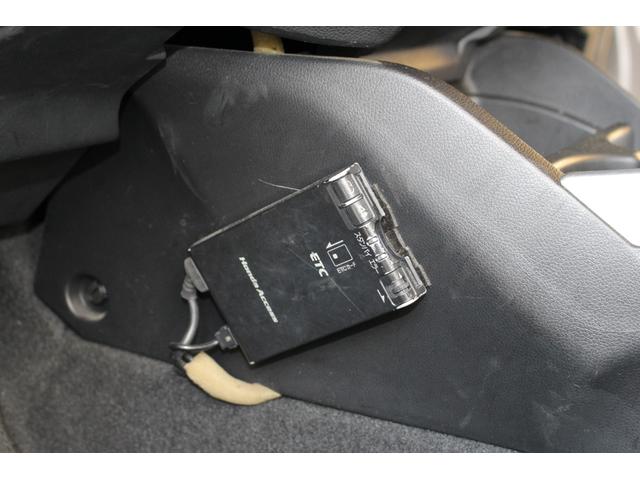 フィット １３Ｇ・Ｆパッケージ　ＥＴＣ　スマートキー　アイドリングストップ　電動格納ミラー　ＣＶＴ　盗難防止システム　衝突安全ボディ　ＡＢＳ　ＥＳＣ　ＣＤ　ＵＳＢ　ミュージックプレイヤー接続可　エアコン　パワーステアリング（7枚目）