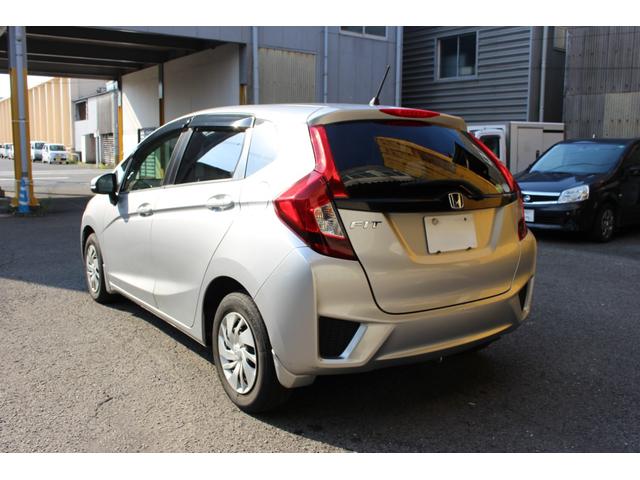 フィット １３Ｇ・Ｆパッケージ　ＥＴＣ　スマートキー　アイドリングストップ　電動格納ミラー　ＣＶＴ　盗難防止システム　衝突安全ボディ　ＡＢＳ　ＥＳＣ　ＣＤ　ＵＳＢ　ミュージックプレイヤー接続可　エアコン　パワーステアリング（17枚目）
