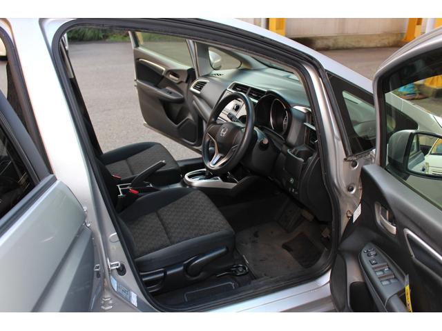 フィット １３Ｇ・Ｆパッケージ　ＥＴＣ　スマートキー　アイドリングストップ　電動格納ミラー　ＣＶＴ　盗難防止システム　衝突安全ボディ　ＡＢＳ　ＥＳＣ　ＣＤ　ＵＳＢ　ミュージックプレイヤー接続可　エアコン　パワーステアリング（22枚目）