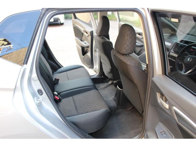 フィット １３Ｇ・Ｆパッケージ　ＥＴＣ　スマートキー　アイドリングストップ　電動格納ミラー　ＣＶＴ　盗難防止システム　衝突安全ボディ　ＡＢＳ　ＥＳＣ　ＣＤ　ＵＳＢ　ミュージックプレイヤー接続可　エアコン　パワーステアリング（23枚目）