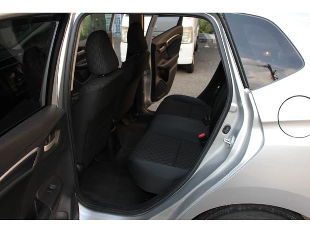 フィット １３Ｇ・Ｆパッケージ　ＥＴＣ　スマートキー　アイドリングストップ　電動格納ミラー　ＣＶＴ　盗難防止システム　衝突安全ボディ　ＡＢＳ　ＥＳＣ　ＣＤ　ＵＳＢ　ミュージックプレイヤー接続可　エアコン　パワーステアリング（24枚目）