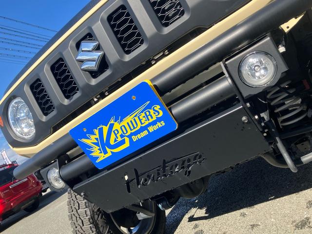 ジムニー XC 4WD リフトアップ 柿本マフラー TRUSTサクションキット ウエットカーボンボンネット カロッツェリア2カメラドラレコ ETC 5速マニュアル 下回り防錆塗装済み スペアスマートキー 新車取説(6枚目)