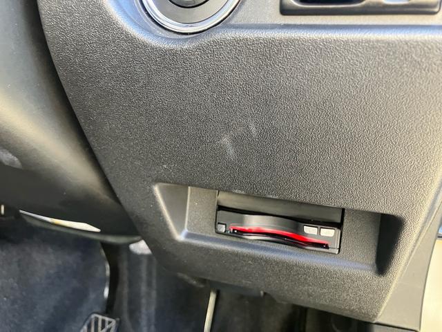 ジムニー XC 4WD リフトアップ 柿本マフラー TRUSTサクションキット ウエットカーボンボンネット カロッツェリア2カメラドラレコ ETC 5速マニュアル 下回り防錆塗装済み スペアスマートキー 新車取説(19枚目)