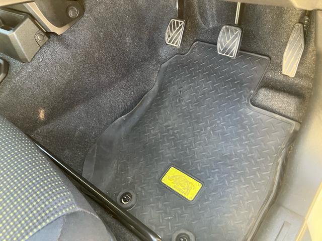 ジムニー XC 4WD リフトアップ 柿本マフラー TRUSTサクションキット ウエットカーボンボンネット カロッツェリア2カメラドラレコ ETC 5速マニュアル 下回り防錆塗装済み スペアスマートキー 新車取説(20枚目)