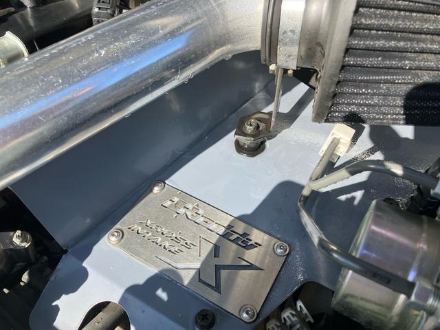 ジムニー XC 4WD リフトアップ 柿本マフラー TRUSTサクションキット ウエットカーボンボンネット カロッツェリア2カメラドラレコ ETC 5速マニュアル 下回り防錆塗装済み スペアスマートキー 新車取説(27枚目)