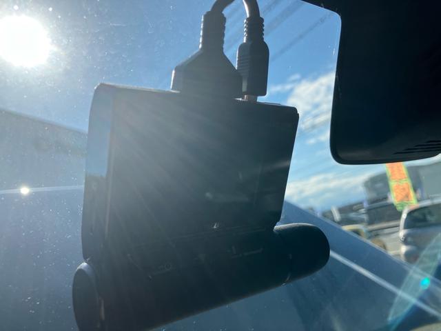 ジムニー XC 4WD リフトアップ 柿本マフラー TRUSTサクションキット ウエットカーボンボンネット カロッツェリア2カメラドラレコ ETC 5速マニュアル 下回り防錆塗装済み スペアスマートキー 新車取説(31枚目)