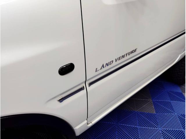 ジムニー ランドベンチャー　リフトアップ　サブコン　エアクリ　オイルキャッチタンク　フジツボマフラー　ステアリングダンパー　　ブースト計　ディスプレイオーディオ　ＥＴＣ　テレビ　バックカメラ　前後ドラレコ　社外スピーカー（19枚目）