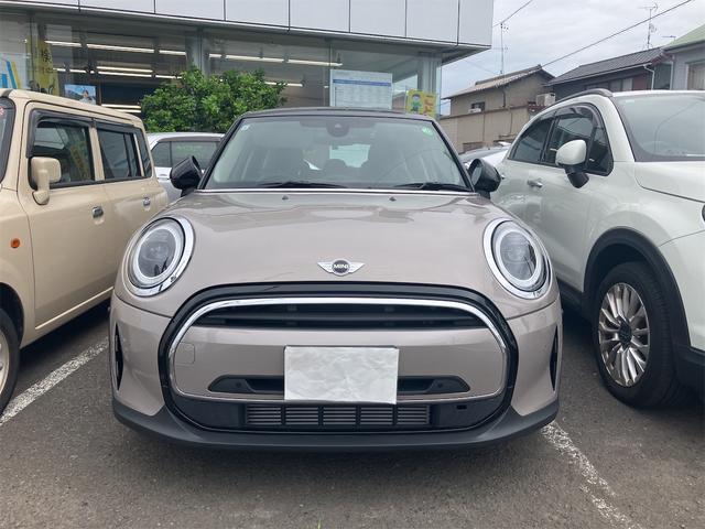 ＭＩＮＩ クーパーＤ　クラシック・トリム　純正ＨＤＤナビゲーション　パックカメラ　禁煙車　ワンオーナー　整備記録簿　衝突被害軽減ブレーキ搭載　パークセンサー付バックカメラ　ドライビングモード　１６インチホイール　ドライブレコーダー（5枚目）