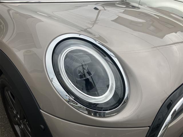 ＭＩＮＩ クーパーＤ　クラシック・トリム　純正ＨＤＤナビゲーション　パックカメラ　禁煙車　ワンオーナー　整備記録簿　衝突被害軽減ブレーキ搭載　パークセンサー付バックカメラ　ドライビングモード　１６インチホイール　ドライブレコーダー（7枚目）