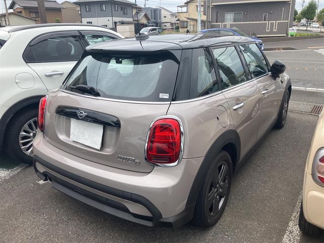 ＭＩＮＩ クーパーＤ　クラシック・トリム　純正ＨＤＤナビゲーション　パックカメラ　禁煙車　ワンオーナー　整備記録簿　衝突被害軽減ブレーキ搭載　パークセンサー付バックカメラ　ドライビングモード　１６インチホイール　ドライブレコーダー（10枚目）