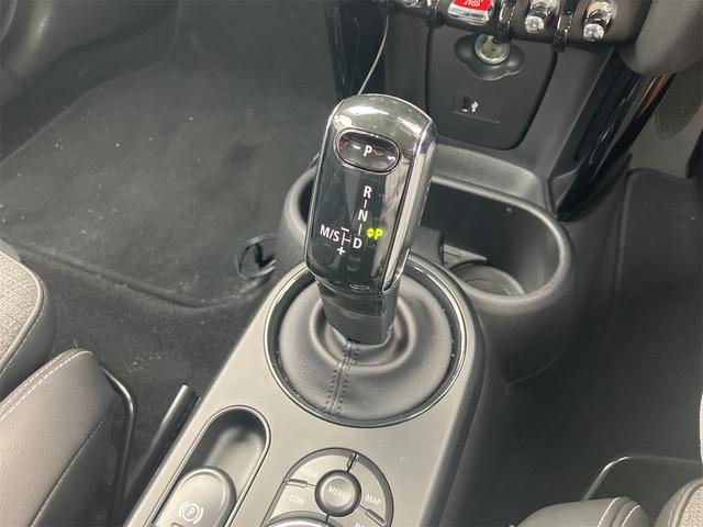 ＭＩＮＩ クーパーＤ　クラシック・トリム　純正ＨＤＤナビゲーション　パックカメラ　禁煙車　ワンオーナー　整備記録簿　衝突被害軽減ブレーキ搭載　パークセンサー付バックカメラ　ドライビングモード　１６インチホイール　ドライブレコーダー（16枚目）