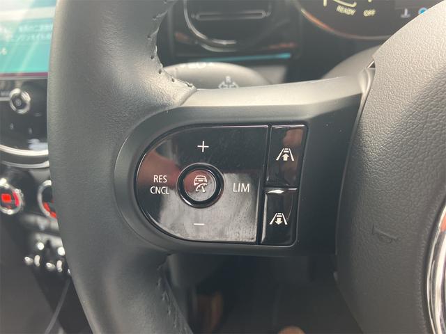 ＭＩＮＩ クーパーＤ　クラシック・トリム　純正ＨＤＤナビゲーション　パックカメラ　禁煙車　ワンオーナー　整備記録簿　衝突被害軽減ブレーキ搭載　パークセンサー付バックカメラ　ドライビングモード　１６インチホイール　ドライブレコーダー（18枚目）