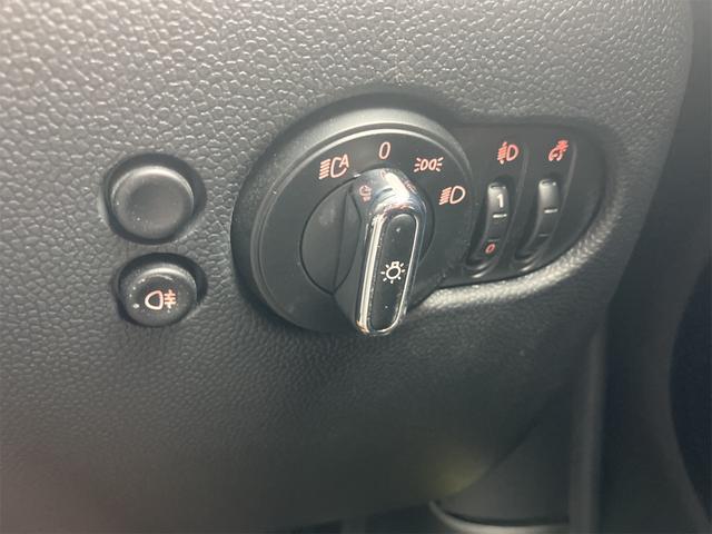 ＭＩＮＩ クーパーＤ　クラシック・トリム　純正ＨＤＤナビゲーション　パックカメラ　禁煙車　ワンオーナー　整備記録簿　衝突被害軽減ブレーキ搭載　パークセンサー付バックカメラ　ドライビングモード　１６インチホイール　ドライブレコーダー（31枚目）