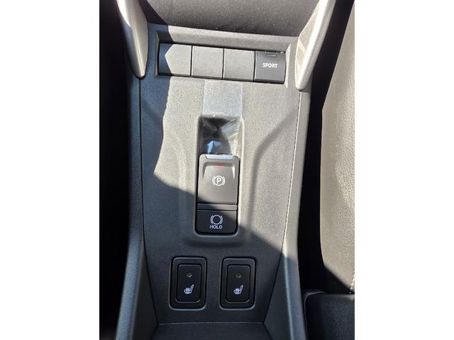 フロンクス ベースグレード　全周囲カメラ　クリアランスソナー　オートクルーズコントロール　衝突被害軽減システム　ナビ　オートライト　ＬＥＤヘッドランプ　アルミホイール　スマートキー　アイドリングストップ　電動格納ミラー（8枚目）