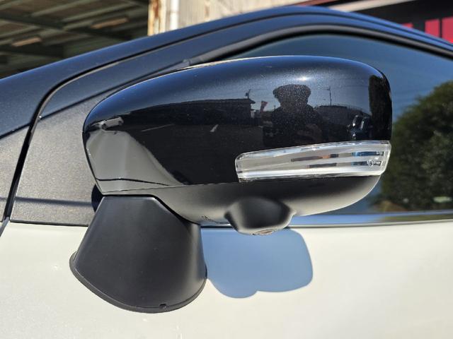 フロンクス ベースグレード　全周囲カメラ　クリアランスソナー　オートクルーズコントロール　衝突被害軽減システム　ナビ　オートライト　ＬＥＤヘッドランプ　アルミホイール　スマートキー　アイドリングストップ　電動格納ミラー（24枚目）