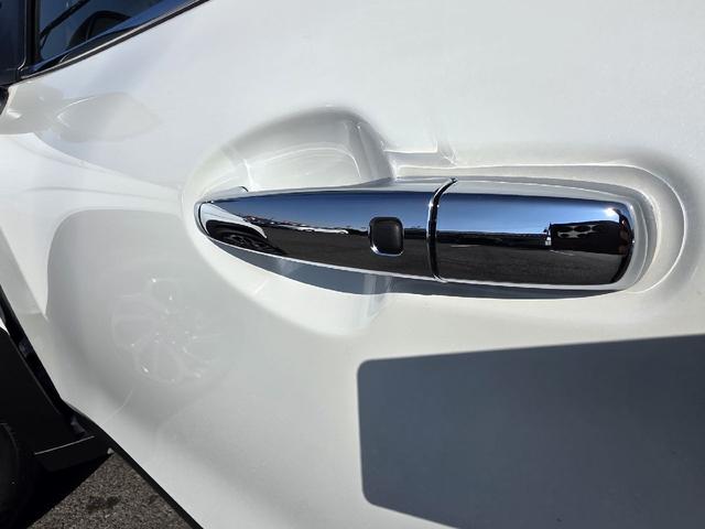 フロンクス ベースグレード　全周囲カメラ　クリアランスソナー　オートクルーズコントロール　衝突被害軽減システム　ナビ　オートライト　ＬＥＤヘッドランプ　アルミホイール　スマートキー　アイドリングストップ　電動格納ミラー（26枚目）