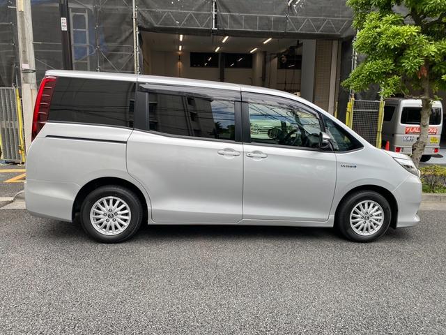 ノア ハイブリッドＧ　ハイブリッドＧ　衝突被害軽減システム　メモリーナビ　バックカメラ　ＥＴＣ　ドラレコ　ＣＤ　ミュージックプレイヤー接続可　ＤＶＤ再生　オートクルーズコントロール　ＬＥＤヘッドランプ　電動スライドドア（7枚目）