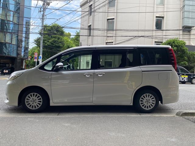 ノア ハイブリッドＧ　ハイブリッドＧ　衝突被害軽減システム　メモリーナビ　バックカメラ　ＥＴＣ　ドラレコ　ＣＤ　ミュージックプレイヤー接続可　ＤＶＤ再生　オートクルーズコントロール　ＬＥＤヘッドランプ　電動スライドドア（8枚目）